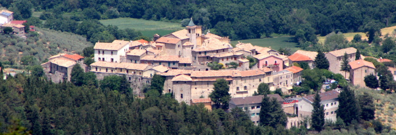 evocative photograph of the picturesque village of Giano dell’Umbria