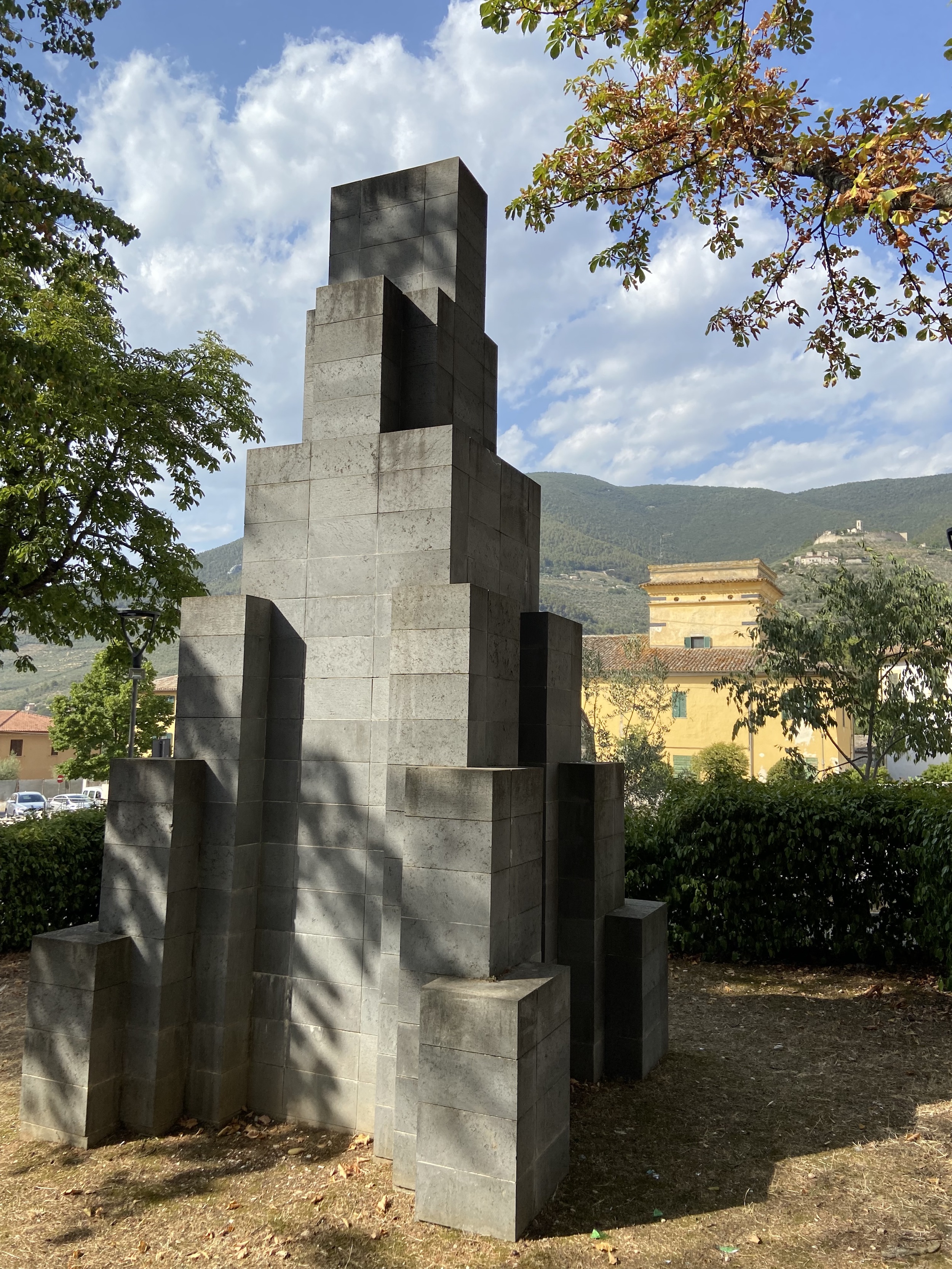 DER Sol LeWitt-TURM in Campello sul Clitunno