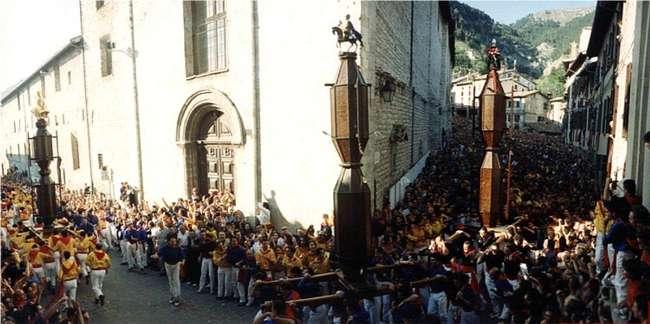La Festa dei Ceri a Gubbio, l'Alzata dei Ceri