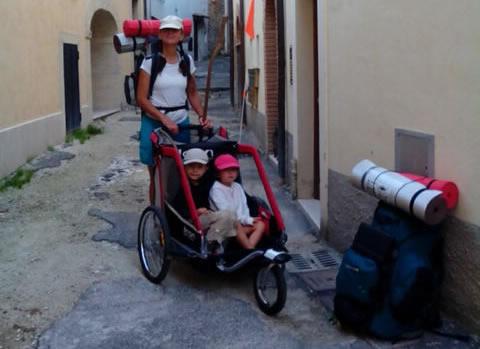 La storia di Andrea e del suo viaggio con moglie e figli