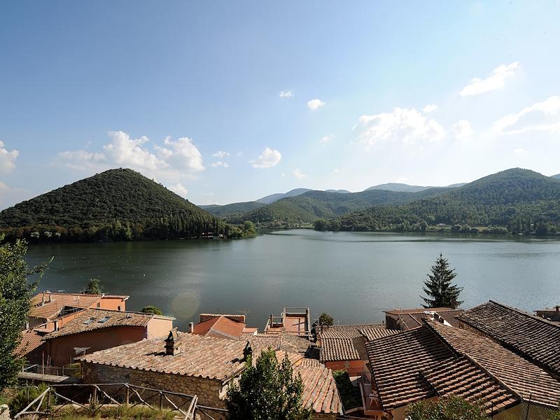Panoramic view of Lake Piediluco and Echo Mountain seen from the rooftops of the village.