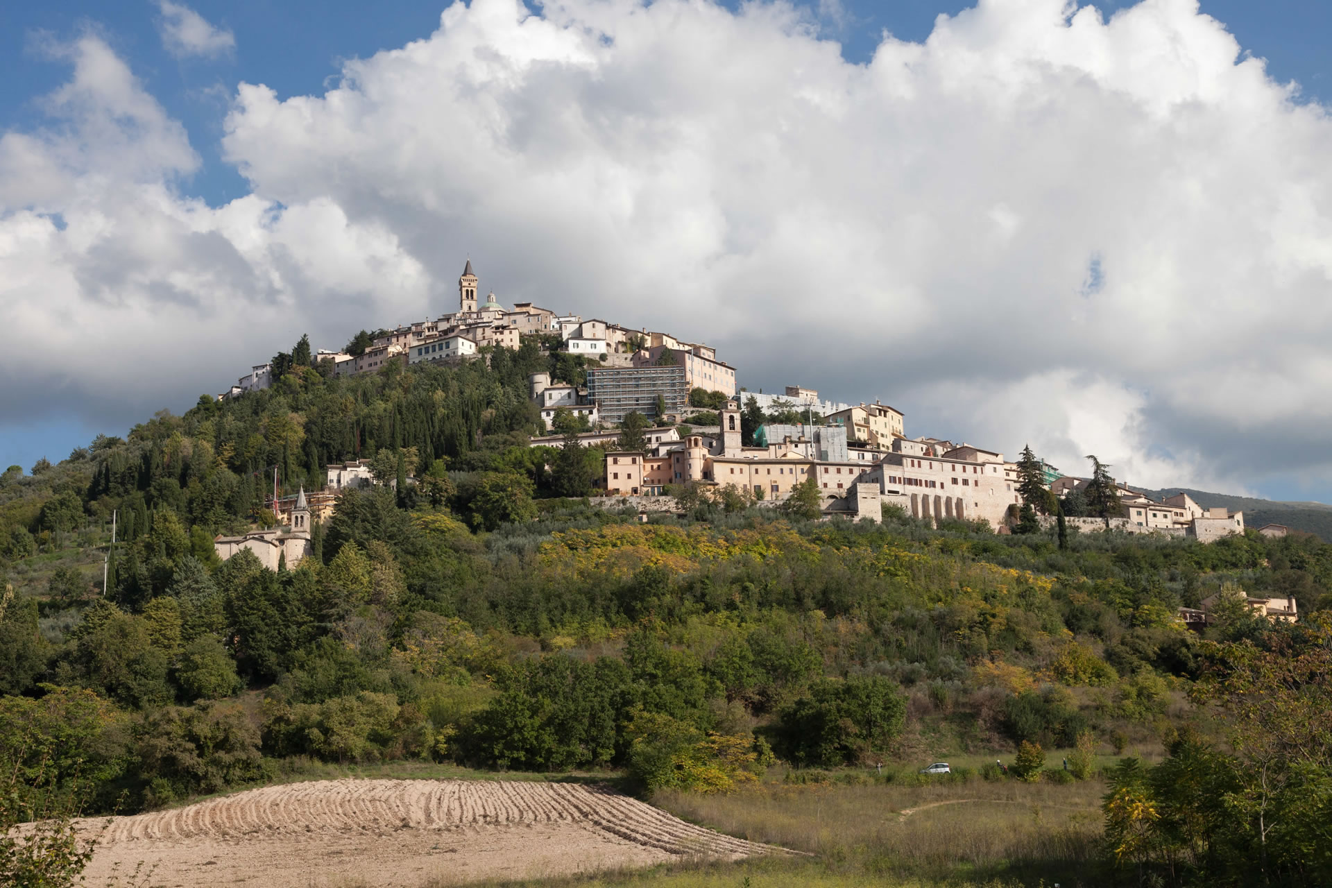 Trevi, storia, arte e prodotti tipici