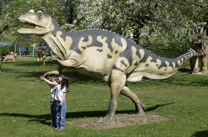 THE WORLD OF DINOSAURS