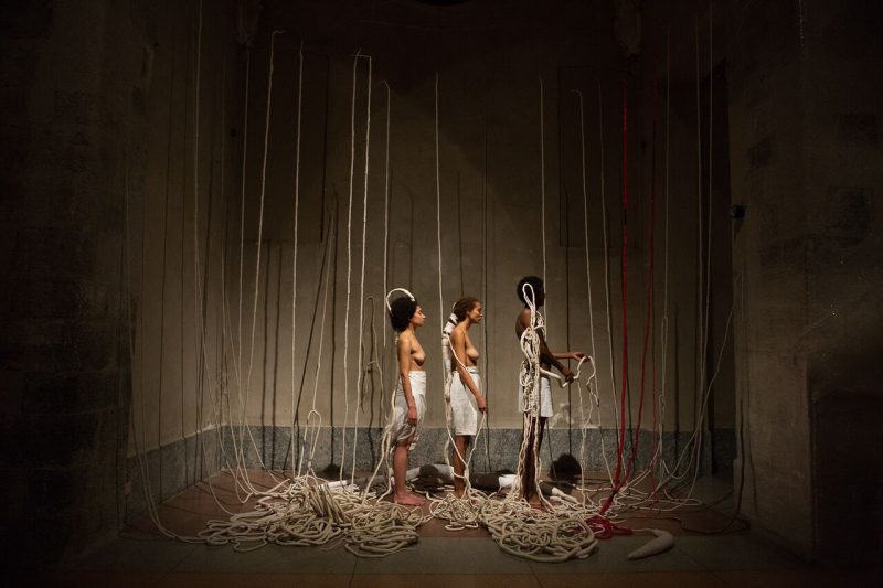 Performance tessile: Thomas De Falco a Città di Castello