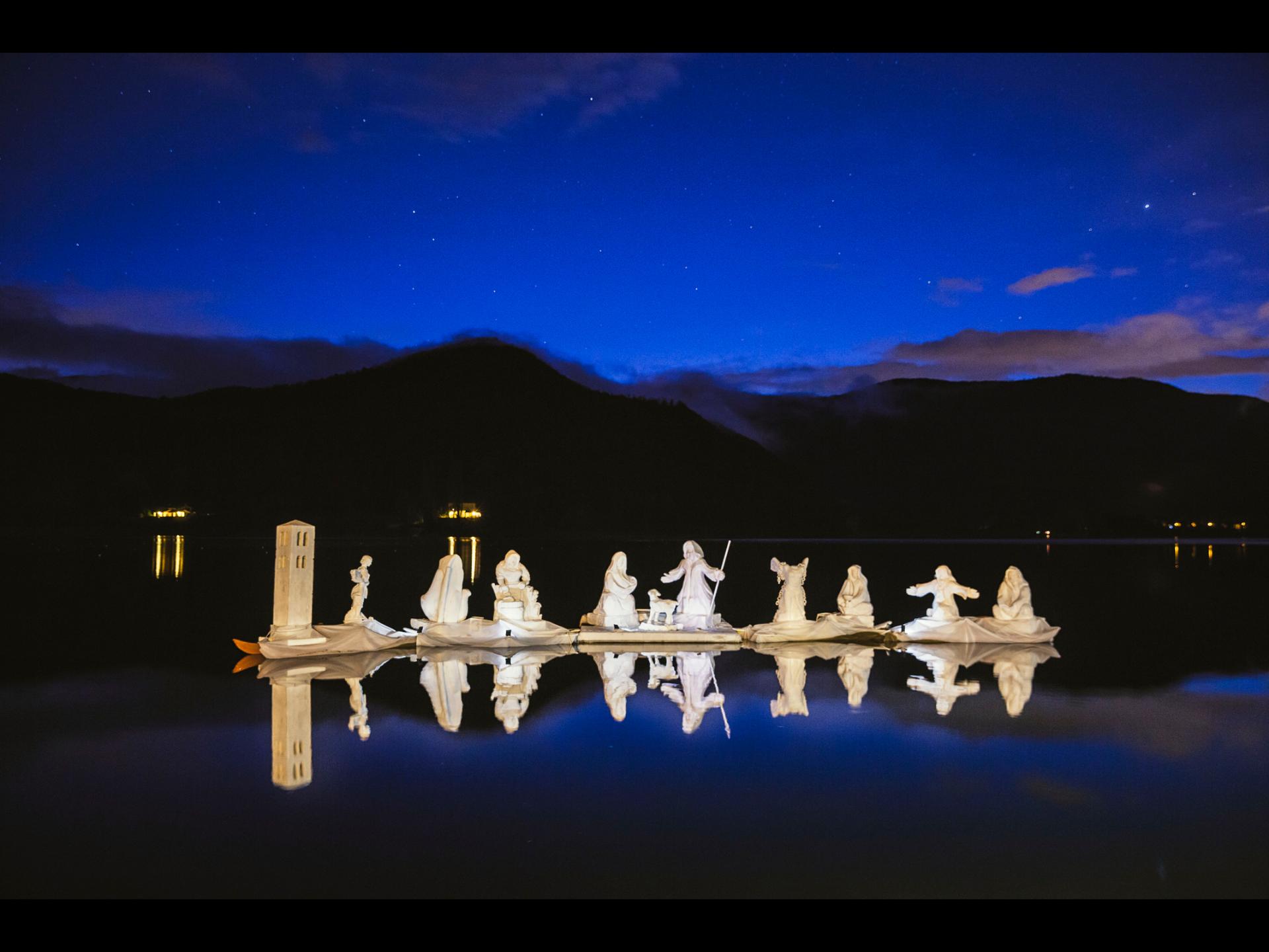 Presepe galleggiante sul Lago di Piediluco