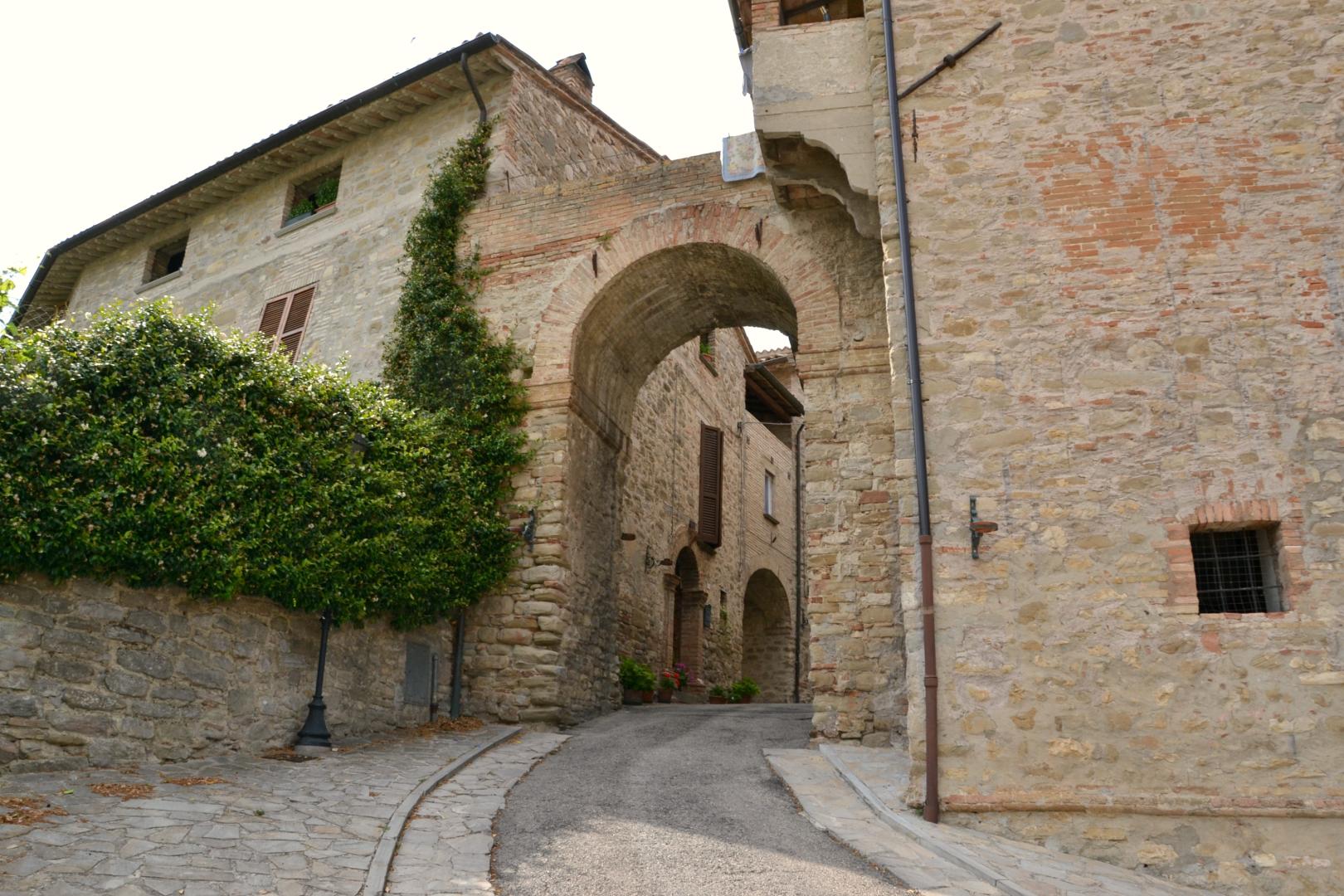 Valfabbrica tra arte, cultura e trekking