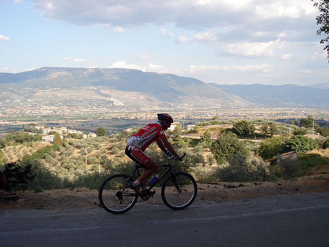 Le vie del Sagrantino e i panorami di Montefalco