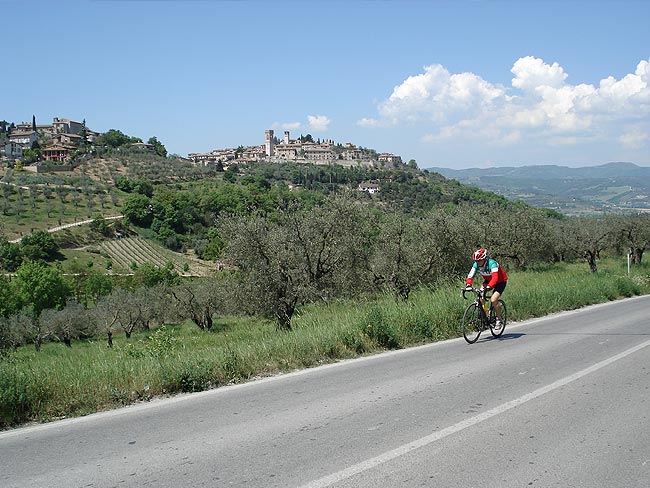 Collines et châteaux autour de Corciano