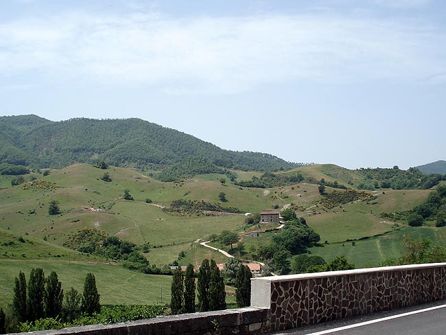Gubbio, die Ceri und die Geheimnisse der Bottaccione-Schlucht