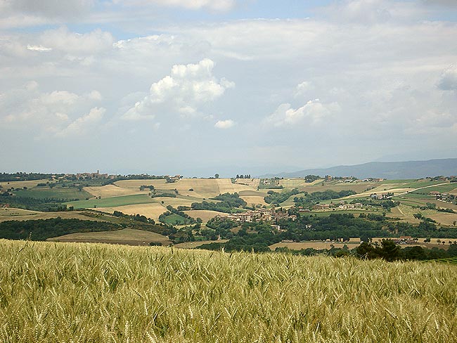 Kaum Ebene zwischen dem Nestore Flusstal und dem Monte Peglia