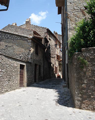 From Orvieto around Lake Corbara to Todi