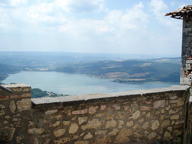 From Orvieto around Lake Corbara to Todi