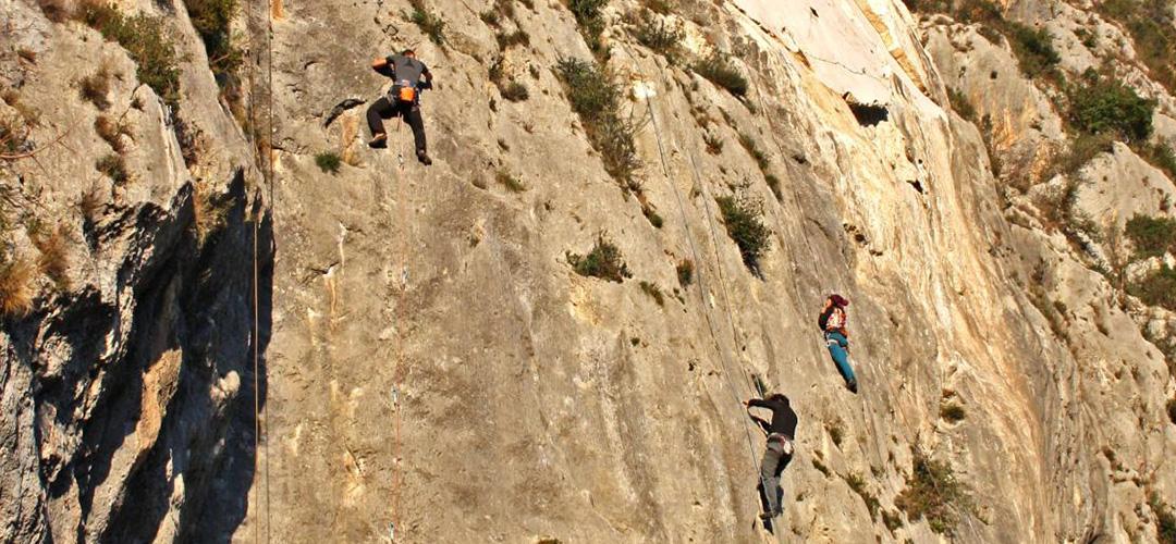 Titolo: Escalade et spéléologie