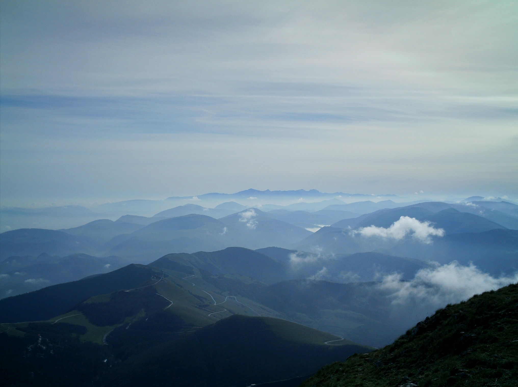 Titolo: Trekking itineraries in the nature around Monte Cucco