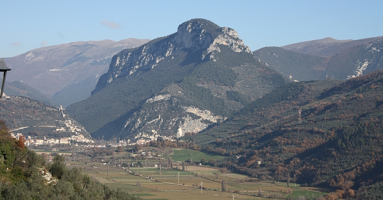 Vista di Ferentillo con Roccia dominante
