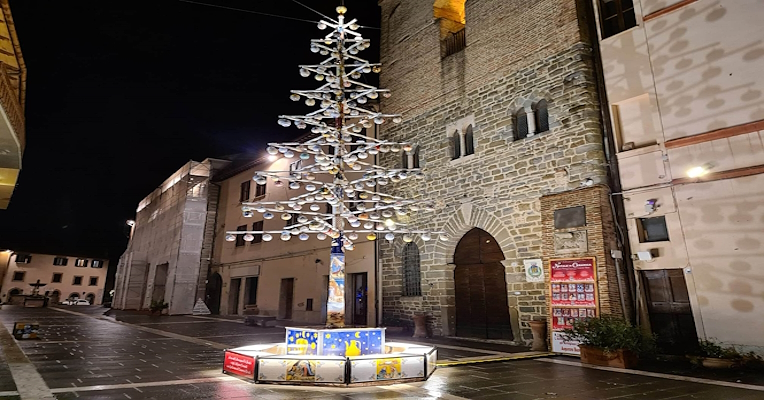 L’Albero di Natale in Ceramica più grande del mondo - Deruta
