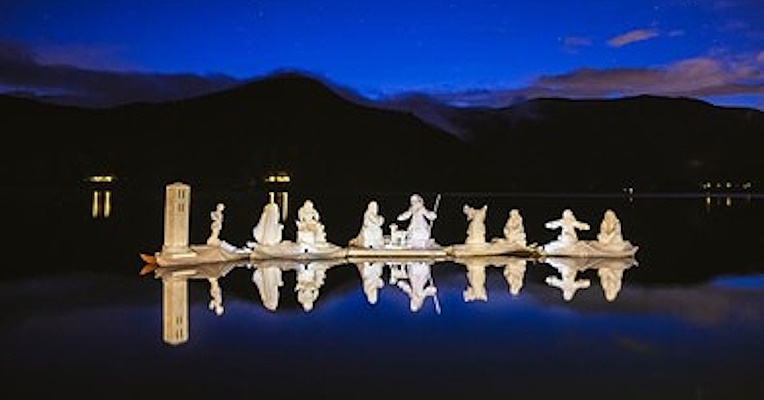 Immagine: The floating nativity scene in Piediluco