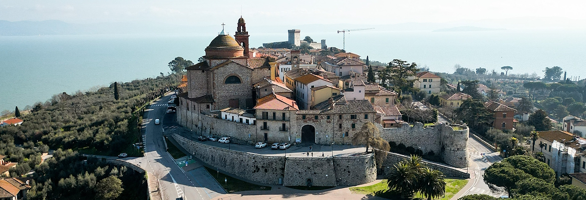 https://www.umbriatourism.it/documents/20126/5584031/Castiglione_del_lago_banner.jpg/aaf5cf19-2e4b-e78d-5400-beca8a76d65e?width=1200