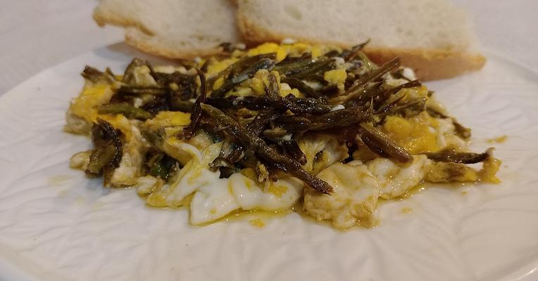 Rührei mit Spargel, „Vitabbie“ oder „Lupari“