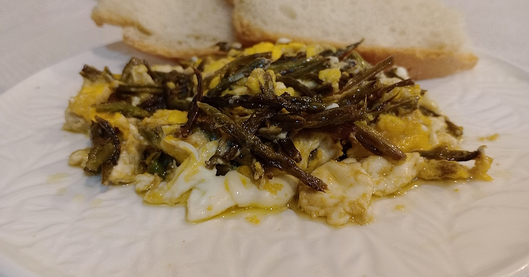 Rührei mit Spargel, „Vitabbie“ oder „Lupari“