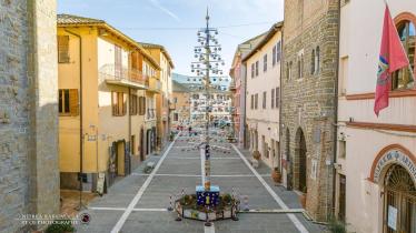 Foto dell'albero di Natale in ceramica a Deruta