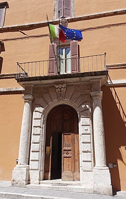 Monumental doorway of Palazzo Alfani Florenzi, now home to the TAR Umbria, attributed to Vignola.