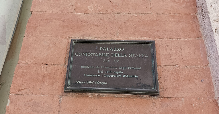 Commemorative plaque on Palazzo Conestabile Della Staffa recalling the stay of Francis I of Austria in 1819.