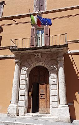 Monumental doorway of Palazzo Alfani Florenzi, now home to the TAR Umbria, attributed to Vignola.